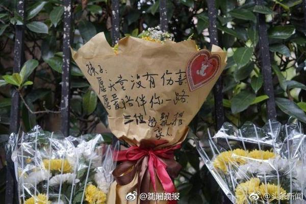 德天空：目前莱比锡和切尔西之间尚未就西蒙斯的转会展开谈判